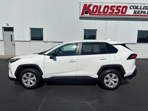 2024 Toyota RAV4 LE