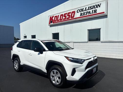 2024 Toyota RAV4 LE