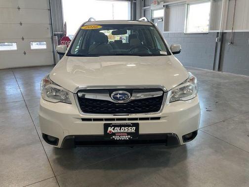 Crystal White Pearl 2016 Subaru Forester 2.5i Touring