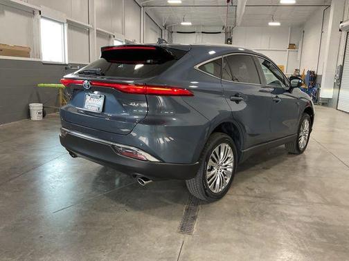 Coastal Gray Metallic 2023 Toyota Venza XLE