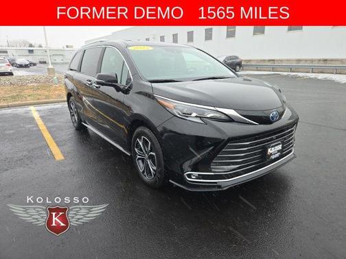 2025 Toyota Sienna Platinum