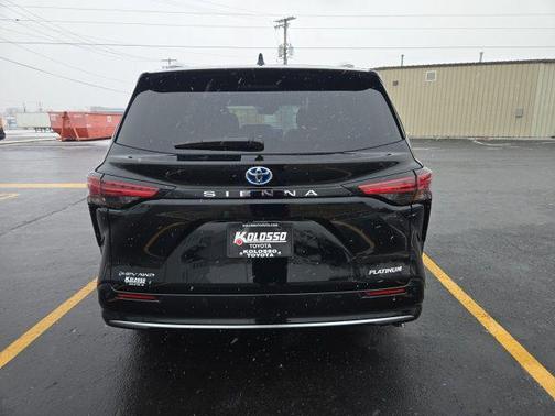 2025 Toyota Sienna Platinum