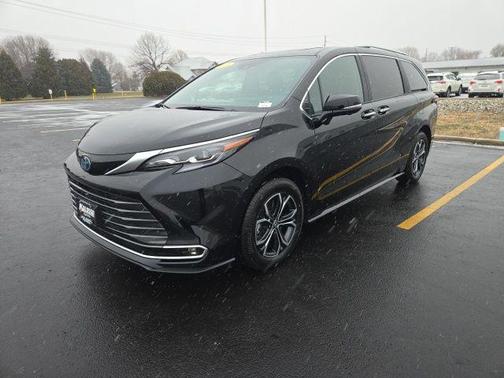 2025 Toyota Sienna Platinum