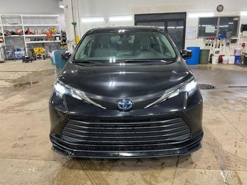 2024 Toyota Sienna LE