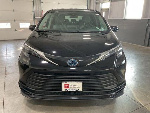2024 Toyota Sienna LE