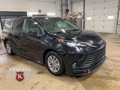 2024 Toyota Sienna LE