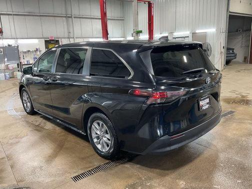2024 Toyota Sienna LE