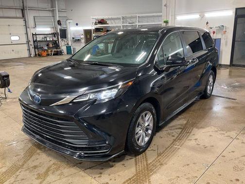 2024 Toyota Sienna LE