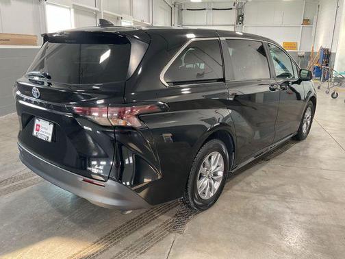 2024 Toyota Sienna LE
