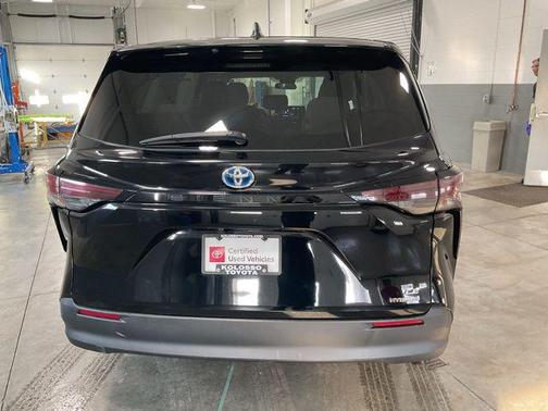 2024 Toyota Sienna LE