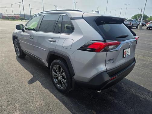 2022 Toyota RAV4 Hybrid XLE Premium