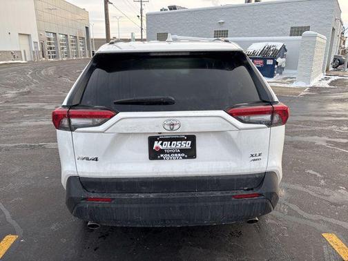 2025 Toyota RAV4 XLE