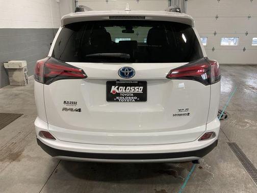 2017 Toyota RAV4 Hybrid XLE