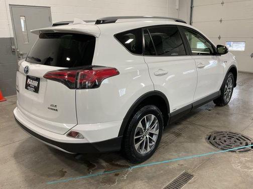 2017 Toyota RAV4 Hybrid XLE