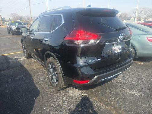 Magnetic Black Pearl 2019 Nissan Rogue SV