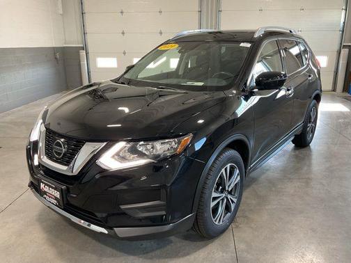 Magnetic Black Pearl 2019 Nissan Rogue SV