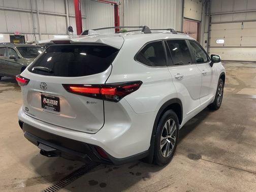 2025 Toyota Highlander Hybrid XLE