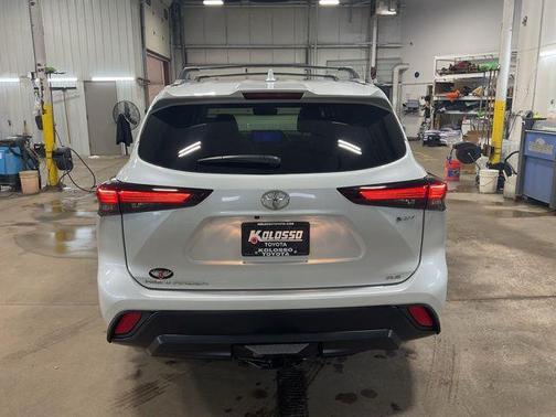 2025 Toyota Highlander Hybrid XLE