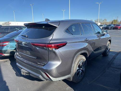 Magnetic Gray Metallic 2020 Toyota Highlander XLE