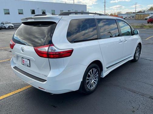 2019 Toyota Sienna XLE