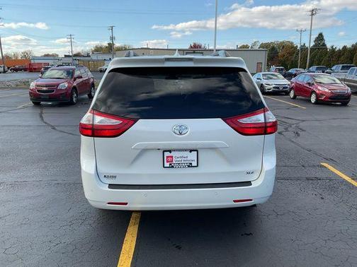 2019 Toyota Sienna XLE