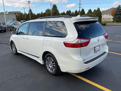 2019 Toyota Sienna XLE