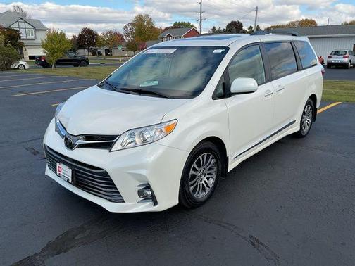 2019 Toyota Sienna XLE