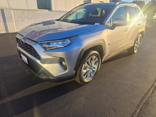 2021 Toyota RAV4 XLE Premium