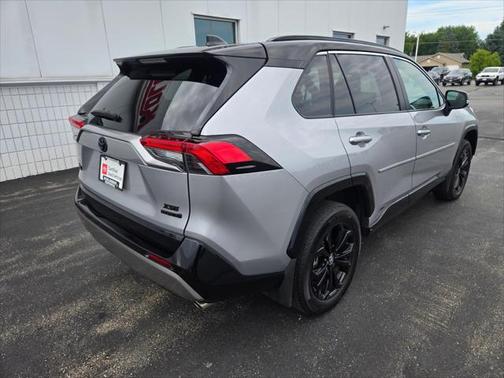 2023 Toyota RAV4 Hybrid SE