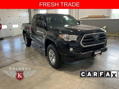 Midnight Black Metallic 2018 Toyota Tacoma SR5