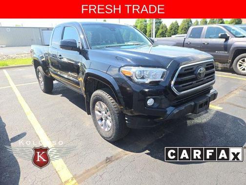 Midnight Black Metallic 2018 Toyota Tacoma SR5