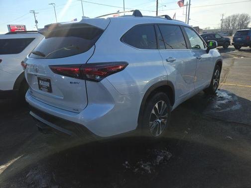 2025 Toyota Highlander Hybrid XLE