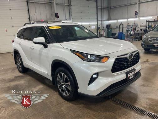 2025 Toyota Highlander Hybrid XLE