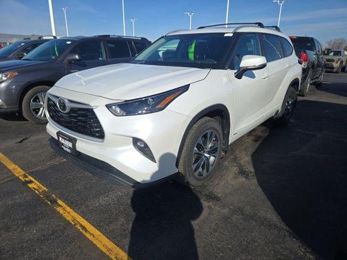 2025 Toyota Highlander Hybrid XLE
