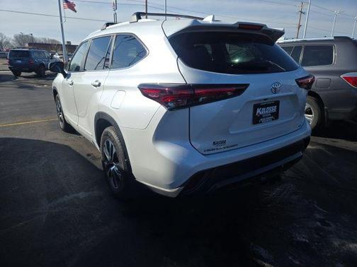 2025 Toyota Highlander Hybrid XLE