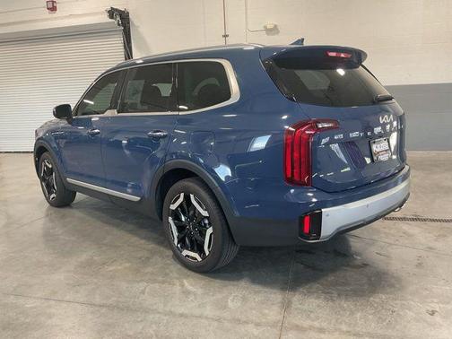 Midnight Lake Blue 2023 Kia Telluride S