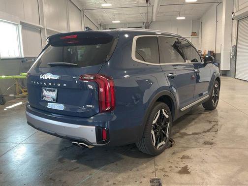 Midnight Lake Blue 2023 Kia Telluride S