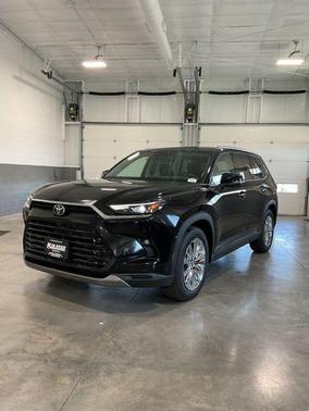 0218/Lb20 2026 Toyota Grand Highlander Platinum