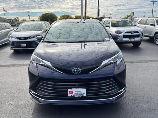 2023 Toyota Sienna Platinum 7 Passenger
