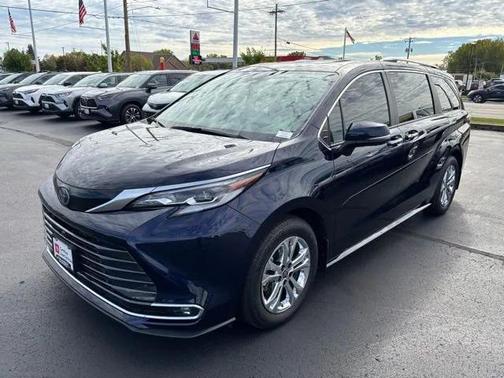 2023 Toyota Sienna Platinum 7 Passenger