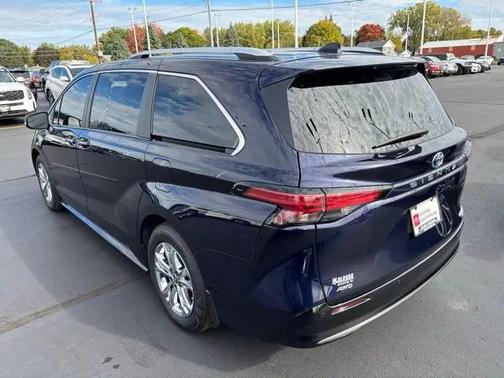 2023 Toyota Sienna Platinum 7 Passenger