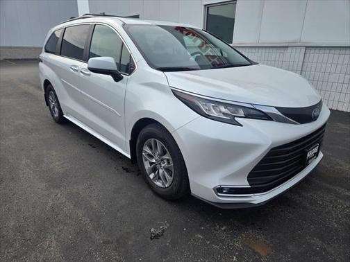 2022 Toyota Sienna XLE 7 Passenger