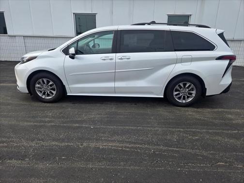 2022 Toyota Sienna XLE 7 Passenger