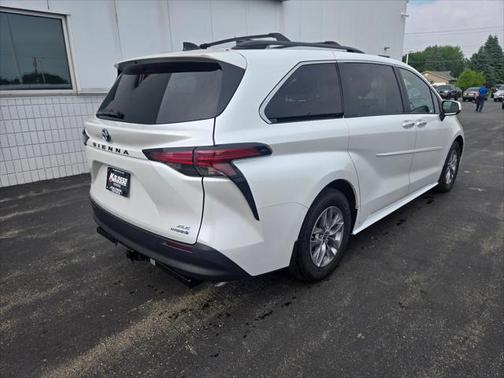 2022 Toyota Sienna XLE 7 Passenger