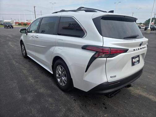 2022 Toyota Sienna XLE 7 Passenger