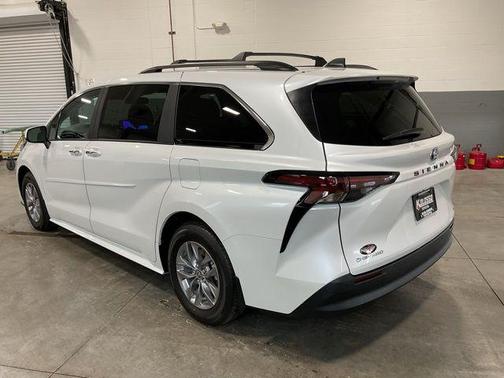 2025 Toyota Sienna XLE