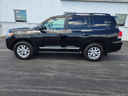 2020 Toyota Land Cruiser Base