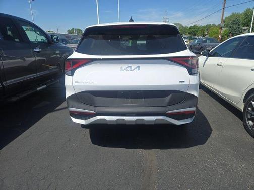 Glacial White Pearl 2025 Kia Sportage LX