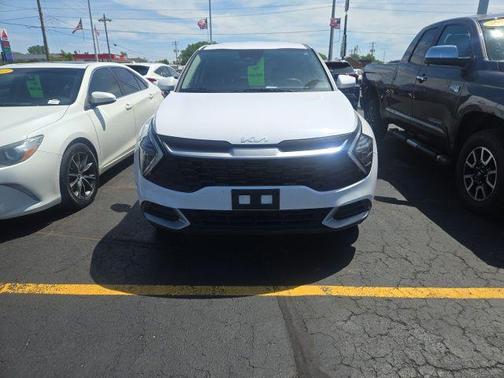 Glacial White Pearl 2025 Kia Sportage LX