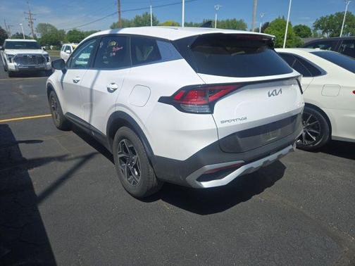Glacial White Pearl 2025 Kia Sportage LX